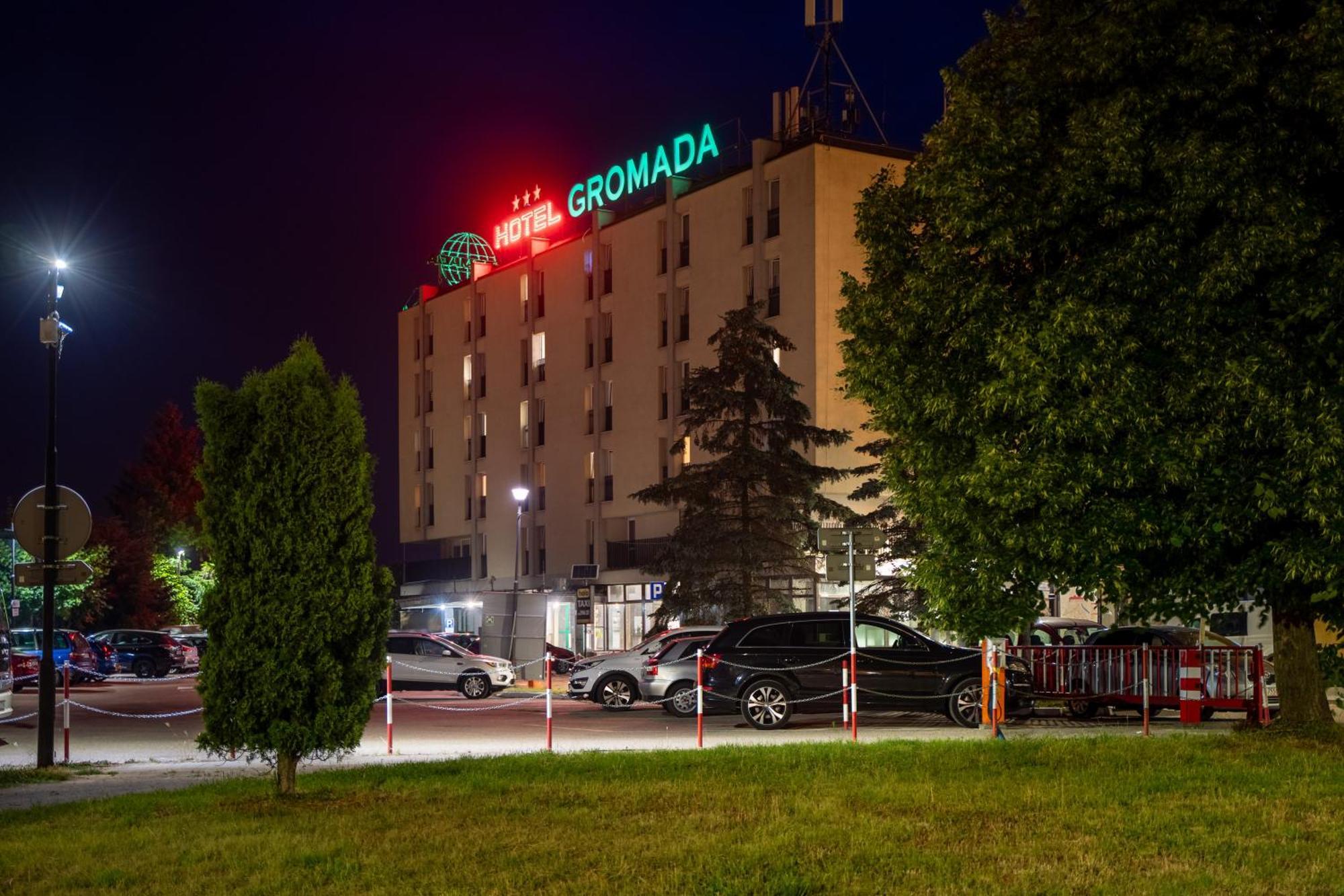格罗马达沃姆扎酒店 Łomża 外观 照片