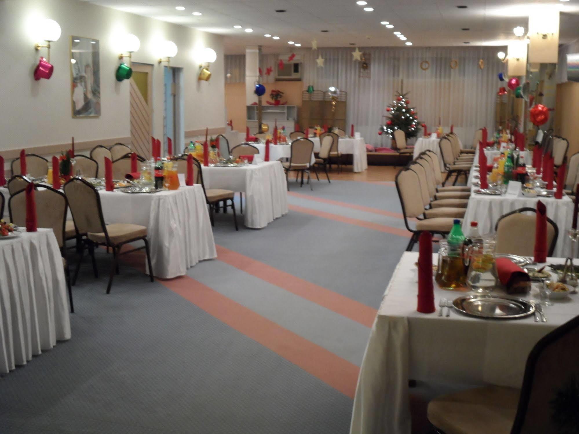 格罗马达沃姆扎酒店 Łomża 外观 照片