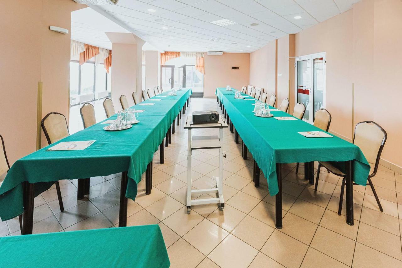 格罗马达沃姆扎酒店 Łomża 外观 照片